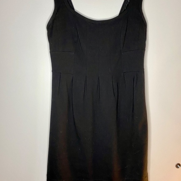 Perfect little black dress - Picture 3 of 4